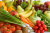 Auswahl an frischem Gemüse und Obst