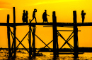 Silhouetten auf der U-Bein-Brücke, Myanmar