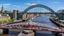 Drehbrücke und Tyne-Bridge in Newcastle