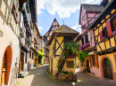 Mittelalterliches Dorf Eguisheim im Elsass, Frankreich