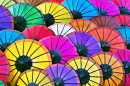 Handgefertigte Regenschirme auf dem Nachtmarkt, Laos