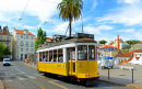 Antike Straßenbahn in Lissabon, Portugal