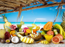 Tropische Früchte an einem karibischen Strand