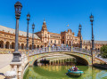 Kanäle der Plaza España in Sevilla, Spanien