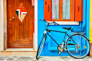 Fahrrad geparkt in Burano Island, Venedig, Italien