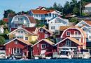 Bunte Fassaden von Sommerhäusern in Bovallstrand