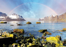 Norwegenfjord mit Regenbogen über dem Meer