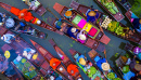 Berühmter schwimmender Markt in Thailand