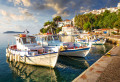 Alter Hafen von Skiathos mit Fischerbooten