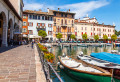Eine malerische Bucht in Desenzano del Garda