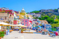 Farbenfroher Yachthafen, Insel Procida, Italien