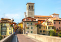 Die Brücke über den Fluss Natisone, Italien