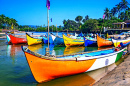Fischerboote am Flussufer, Goa, Indien