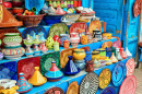 Bunte Keramik in einem marokkanischen Geschäft