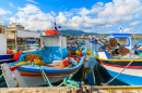 Bunte Fischerboote auf der Insel Samos, Griechenland