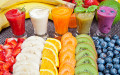 Frisches Obst und Smoothies