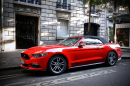 Ford Mustang Cabrio in Paris, Frankreich