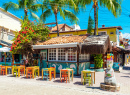 Straßencafé in Porto de Galinhas, Brasilien