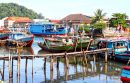 Bunte Fischerboote in West-Sumatra, Indonesien