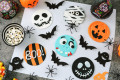 Halloween-Geister aus farbiger Zuckerpaste