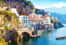 Morgendlicher Blick auf Amalfi, Mittelmeer, Italien