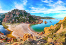 Fantastischer Blick auf den Strand von Li Cossi, Sardinien, Italien