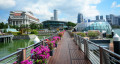 Hölzerne Fußgängerbrücke, Marina Bay, Singapur