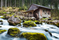 Wasserfälle mit moosbewachsenen Felsen, Golling, Österreich