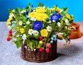 Bunte Wildblumen im Korb