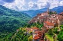 Blick auf die Gemeinde Apricale, Ligurien, Italien