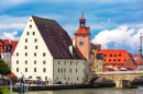 Brückenturm und Alte Salzscheune in Regensburg