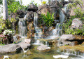 Wasserfallgarten im Wat Salaloi, Thailand