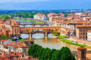 Panoramablick auf den Fluss Arno, Florenz, Italien