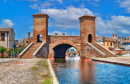 Die Trepponti-Bogenbrücke in Comacchio, Italien