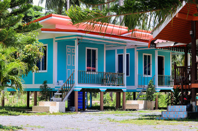 Ein niedliches Haus in den Tropen