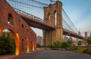 Brooklyn Bridge und New York City Skyline, NY, USA