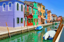 Berühmte bunte Kanäle von Burano, Italien