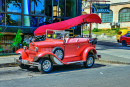 Altes Auto auf der Straße von Havanna, Kuba