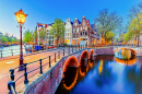 Keizersgracht-Kanal bei Nacht in Amsterdam