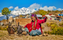 Gurung-Frau spinnt Wolle, Nepal