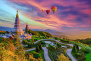 Bunte Heißluftballons über Chiang Mai