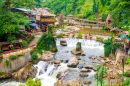 Wasserfall im Katzen-Katzen-Dorf, Sapa, Vietnam