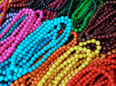 Farbenfrohe Perlenschmuckdesigns