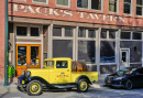 Alter gelber Ford Truck in Asheville, NC, USA