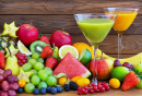 Frisches Obst und Säfte