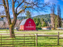 Old Red Barn auf einem Bauernhof in Oregon, USA