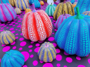 Yayoi Kusamas tanzende Kürbis-Ausstellung, Bangkok