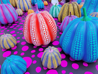 Yayoi Kusamas tanzende Kürbis-Ausstellung, Bangkok