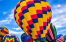 Heißluftballons bereiten sich auf den Start vor