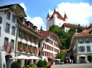 Schloss Thun über dem Rathausplatz, Schweiz